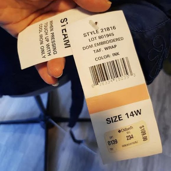 J.R. Nites Woman NWT Size 14W Wrap top with embroidery. Color ink (blue) - Picture 5 of 5